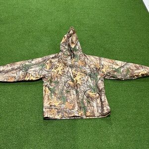 Frogg Toggs, RealTree camo zip up, Size M/L